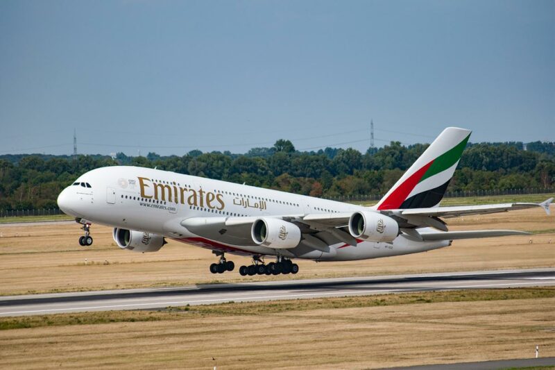 International economic news for companies and groups , Dubai Emirates aircraft